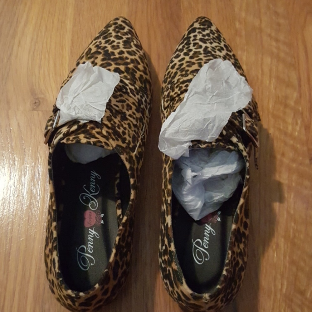 Flat shoes